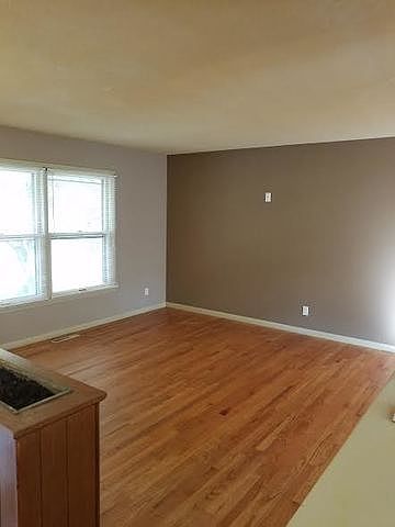 2nd image of 2301 Southmoor Dr