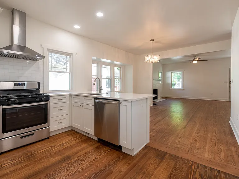 523 E Normal St — Photo 13