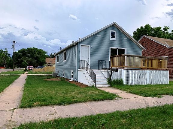 3rd image of 1120 E 5th St