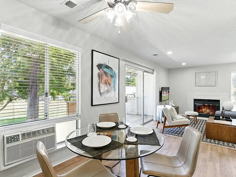 The Grove Luxury Apartments — Photo 5