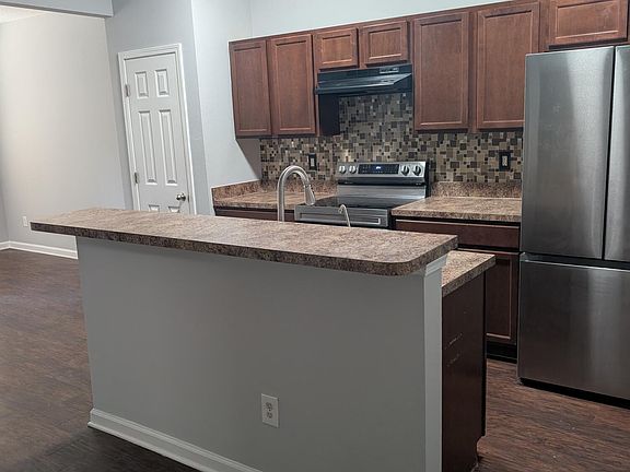 5th image of 2825 E Circle St