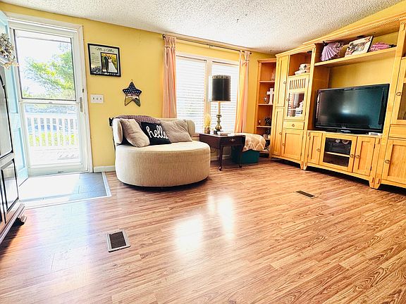 3rd image of 1301 Avenue D