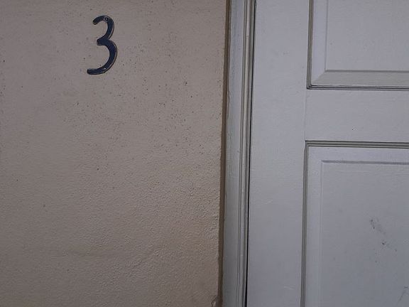 2nd image of 1001 S M St APT 3