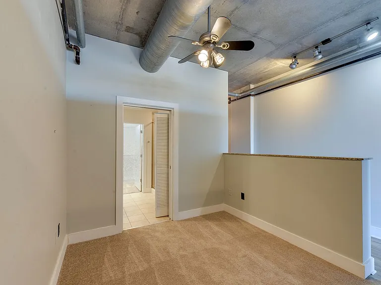 505 E 6th St #815 — Photo 21