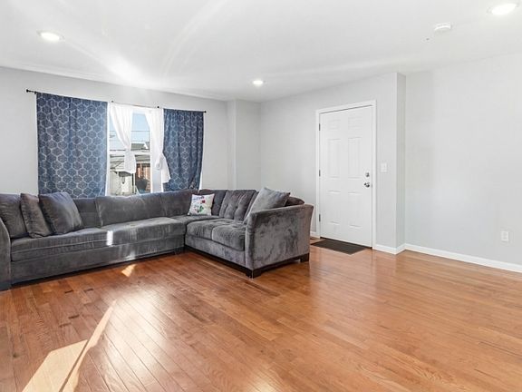 3rd image of 301 N 13Th St