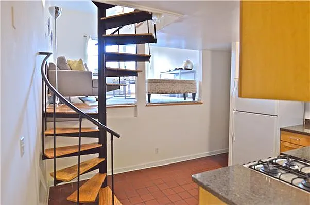 Sold by R New York | media 13