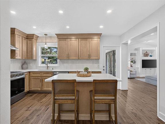 5th image of 1351 Oneco Ave