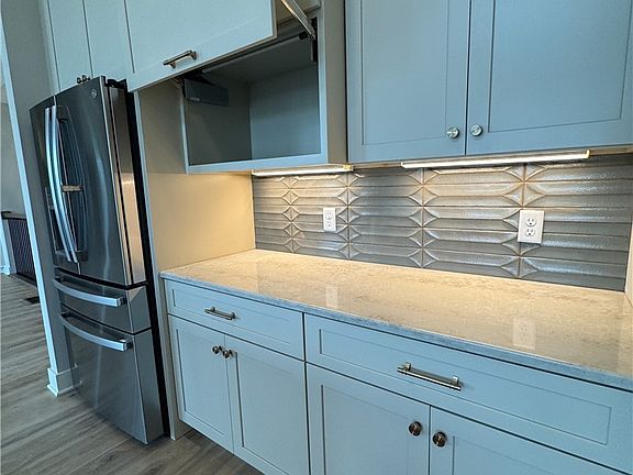 3rd image of 2601 Lake Center St
