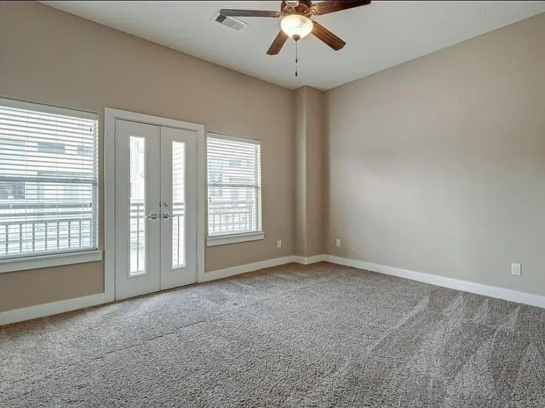 1215 Wentworth St — Photo 12