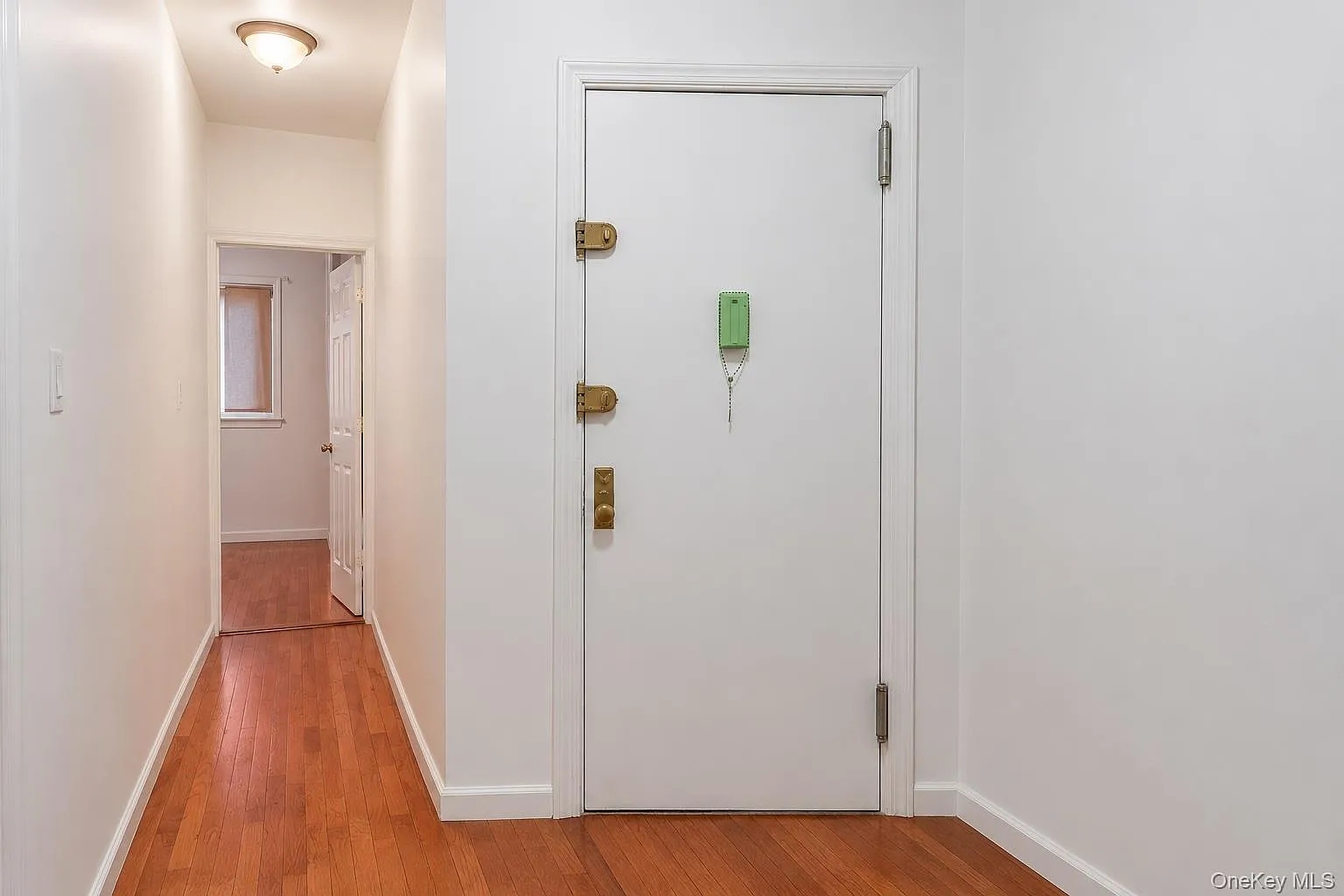 3 bed, 1.0 bath, 8800 sqft, $2,224 — Photo 4