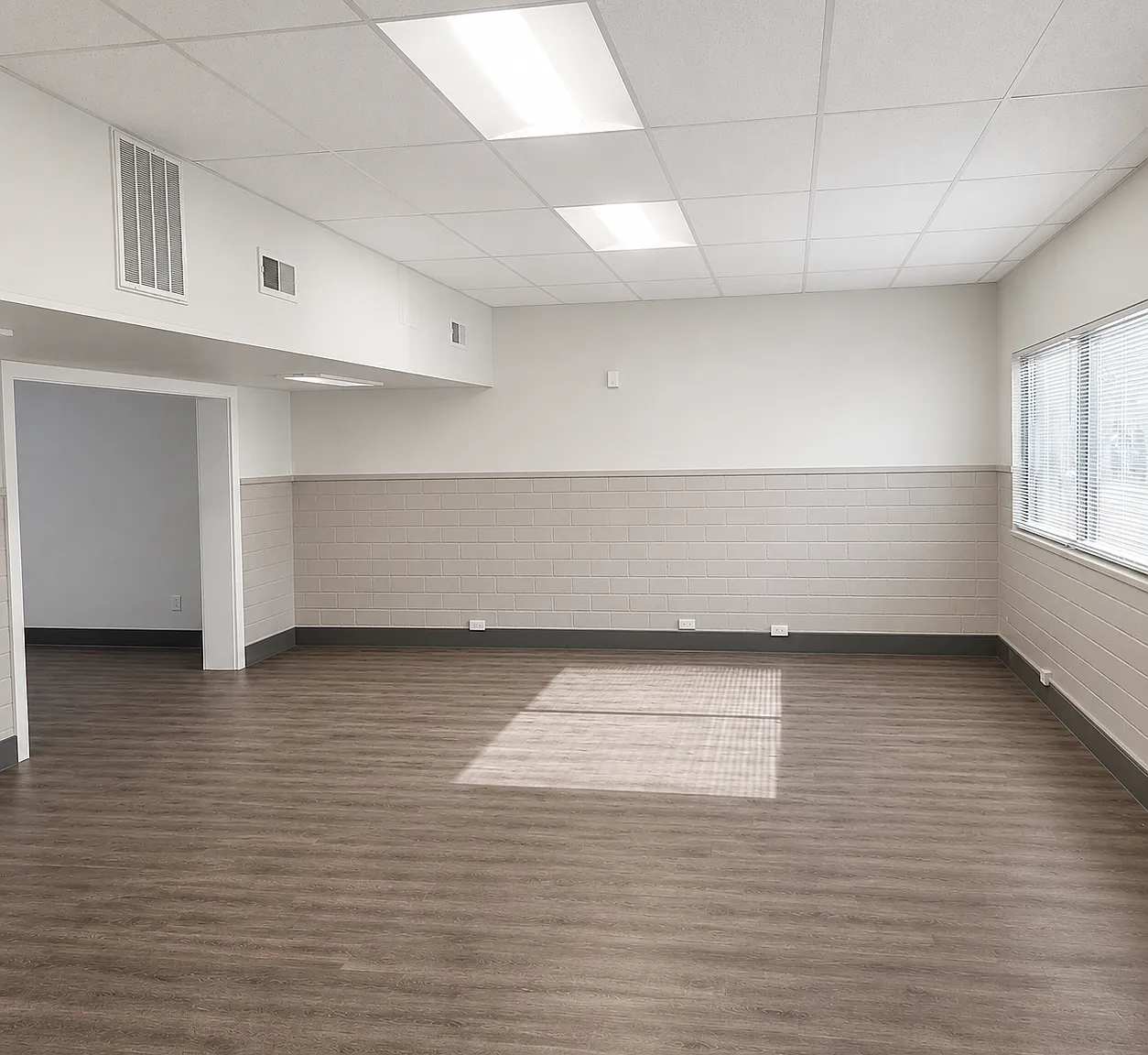 1 bed, 1.5 bath, 1700 sqft, $1,295 — Photo 2