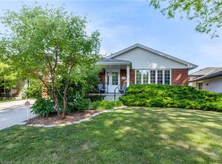 15 Monarch Ct, Hamilton, ON