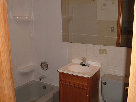 5th image of 13 King Arthur Ct APT 20