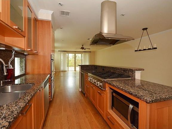 3rd image of 118 NE 16th Terrace #118