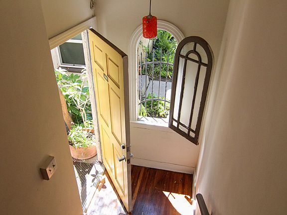 3rd image of 806 Lucile Ave