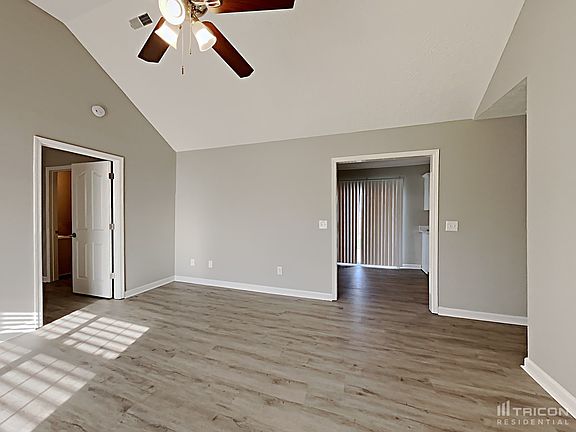 4th image of 418 Autumn Glen Dr