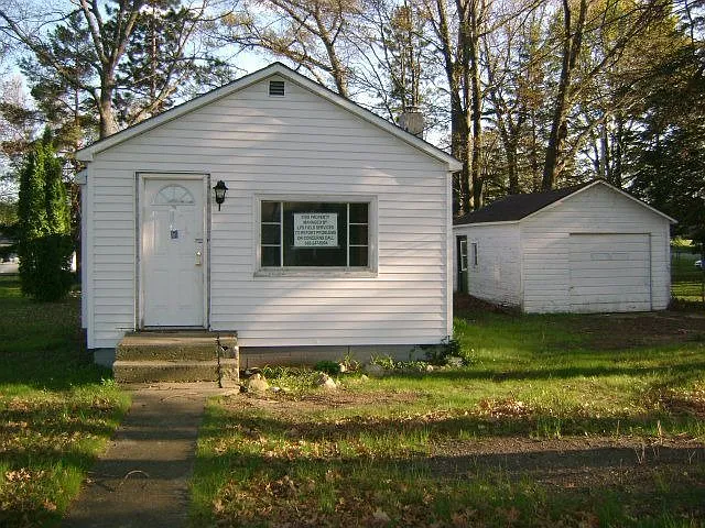 351 W Oak St photo 1