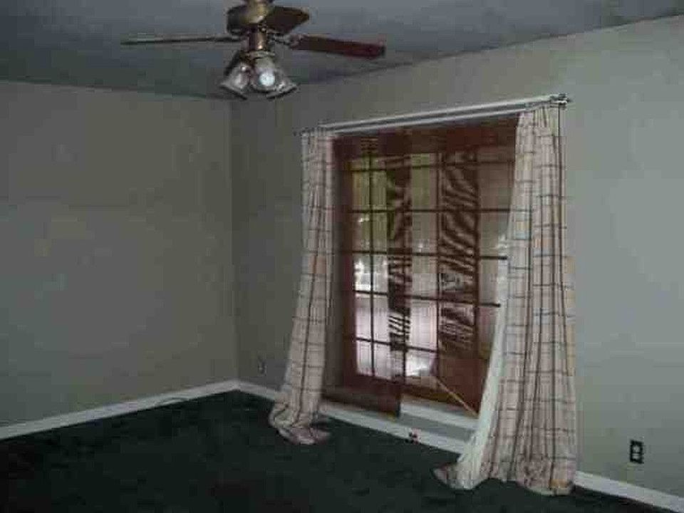 2nd image of 302 Meadow Dr