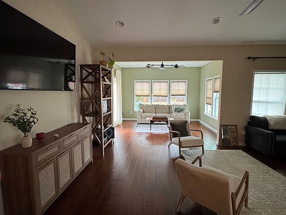 3rd image of 511 Nandina Dr