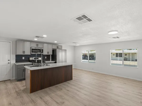 410 N 67th Ln, Phoenix, AZ 85043