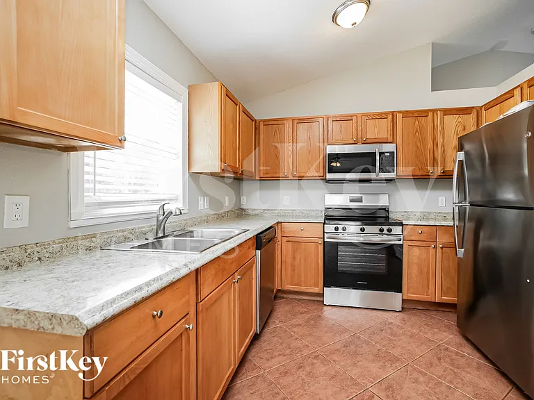 1120 NW 11th Pl — Photo 7