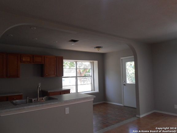 5th image of 9010 Island View St