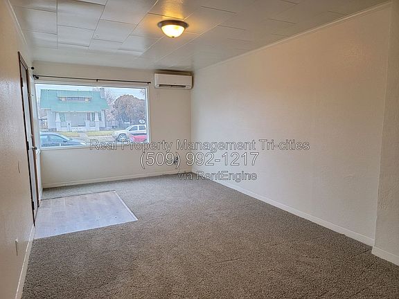 2nd image of 728 W Bonneville St #1