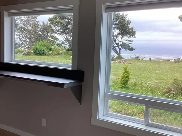 816 SW Pacific Coast Hwy, Waldport, OR 97394