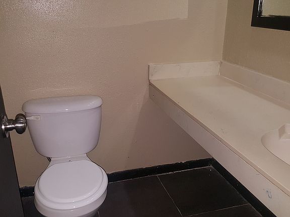 5th image of 657 Watson St