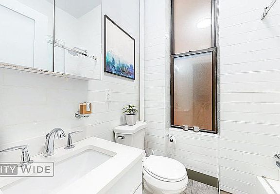 5th image of 106 E 81st St #1D