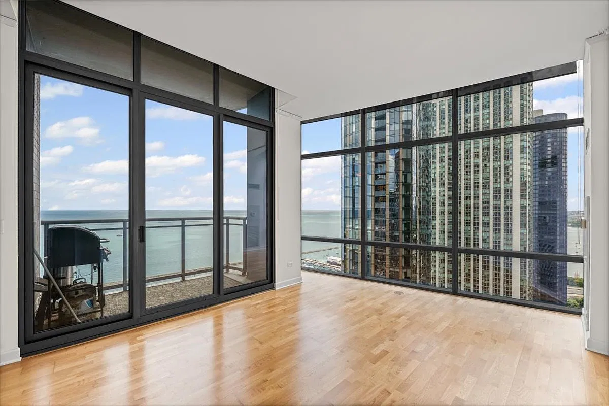 2 bed, 1102 sqft, $4,350 — Photo 2