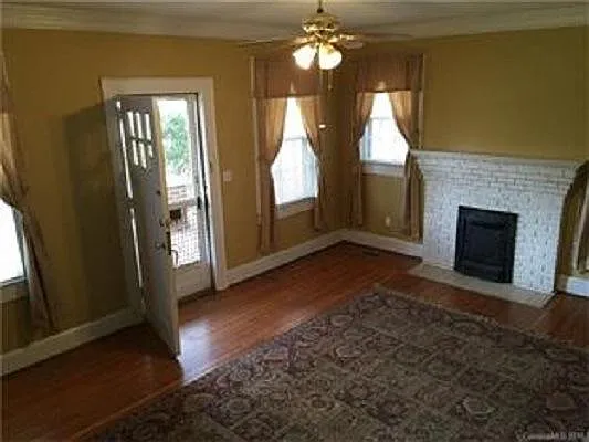 102 Hillcrest Ave SE — Photo 5