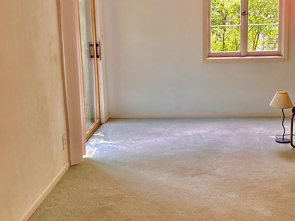 Dining room opens on to deck.