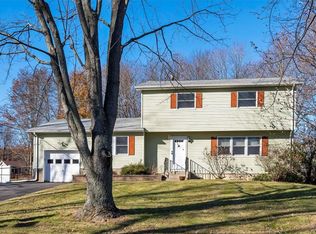 17 Bridle Ln, Chester, NY 10918