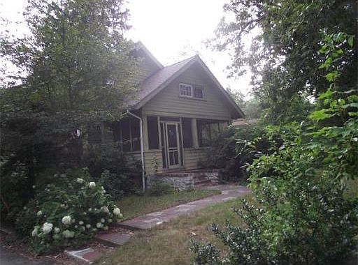 2nd image of 621 Haverhill St