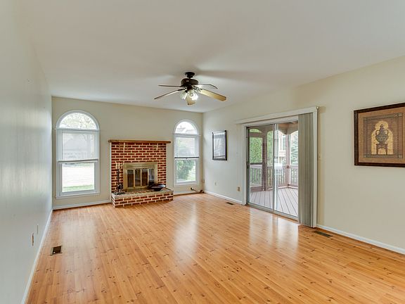 3rd image of 15055 Knickerbocker Dr