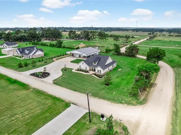 914 Axis Ln, Franklin, TX 77856