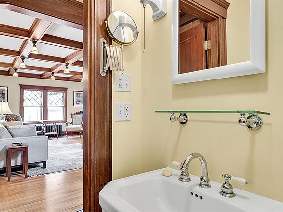 5th image of 56 Bennington St
