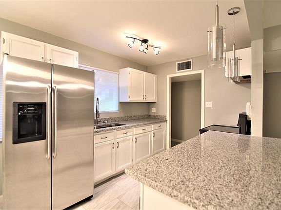 5th image of 3102 W Glenrosa Ave
