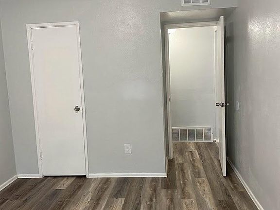 4th image of 4774 Kings Dr APT J
