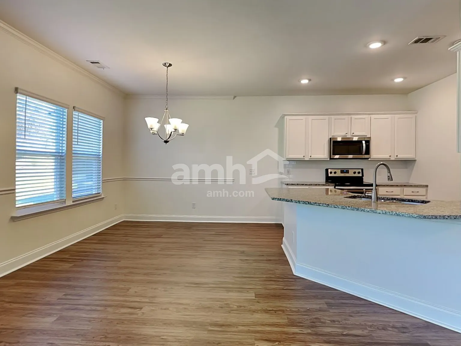 4 bed, 2.5 bath, 1800 sqft, $2,150 — Photo 4