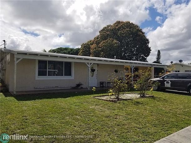 1st image of 240 NW 40th Ct