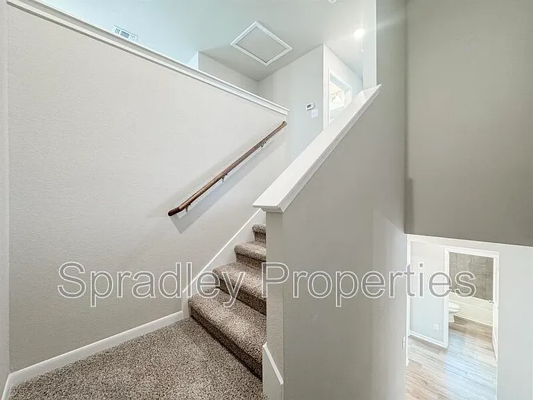 2716 Fox River Dr — Photo 20