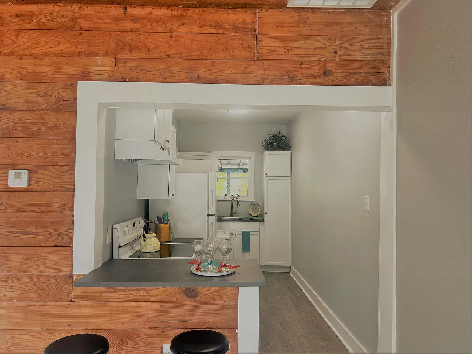 715 W Hollywood Ave — Photo 2