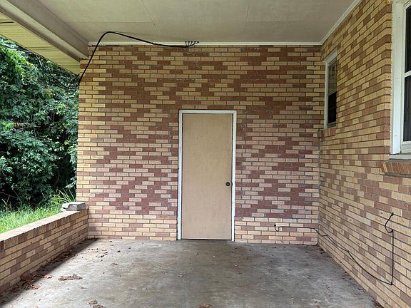 3rd image of 2426 Peach Orchard Rd