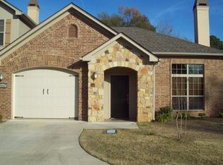 906 Wilcrest Pl, Longview, TX 75604
