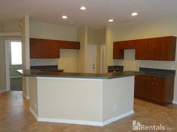 3rd image of 802 SE Prineville St