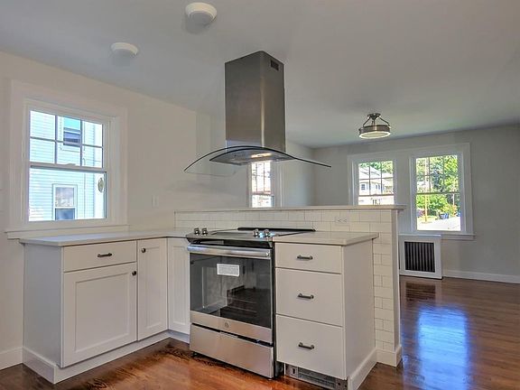 2nd image of 117 Thacher St