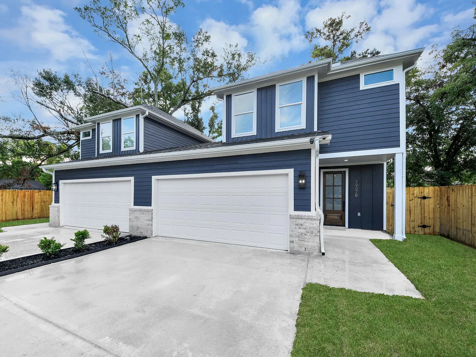3 bed, 2.5 bath, 1555 sqft, $2,000 — Photo 1