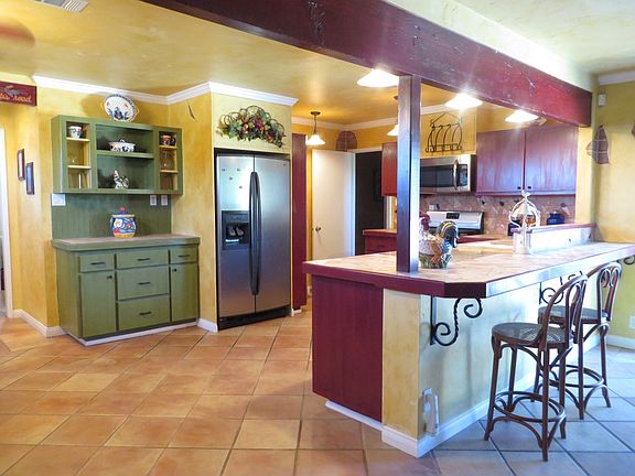 2nd image of 1627 Manor Dr